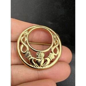 Vintage Solvar Claddagh Pin Brooch Hands Heart Gold Tone Signed